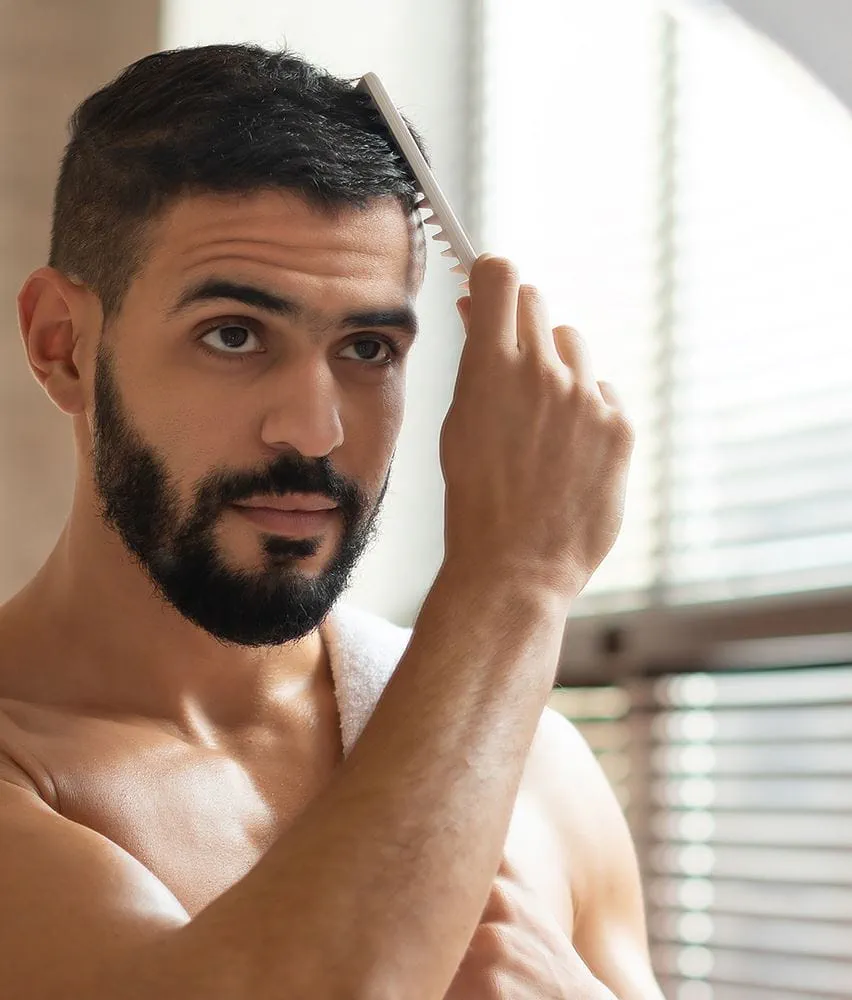قشرة الرأس وأسبابها وعوامل خطورتها