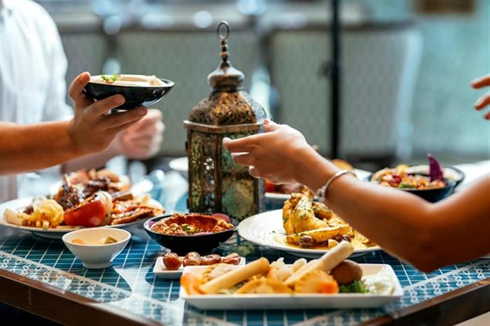 قائمة بالأطعمة التي يجب تناولها في رمضان للحفاظ على صحة الجسم