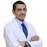 دكتور حسين علوان أستاذ جراحة الأوعية الدمويه بكليه الطب القصر العيني جامعه في المهندسين