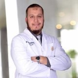 دكتور عمر الشباسى استشارى امراض الباطنة و الجهاز الهضمى و الكبد في المنيل