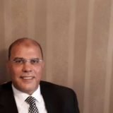 استشاري طب وجراحة العيون - زميل كليه الجراحين البريطانيه ورئيس قسم عيون مستشفي الرمد العام