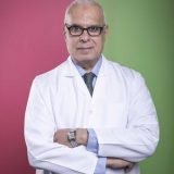 دكتور عادل ابراهيم أستاذ الامراض الجلدية و التناسلية و تجميل الجلد بالليزر بكلية في المنصورة