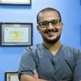 دكتور مصطفى شريف مدرس التركيبات الثابتة وزراعة الأسنان (م) في مدينة اسيوط