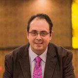 دكتور يوسف خشبة مدرس جراحة التجميل جامعة القاهرة - استشارى جراحة التجميل بالقصر العينى - زميل كلية الجراحين الملكية بانجلترا - دكتوراة الجراحة في المعادي