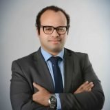 دكتور احمد يسري موسي استشارى ومدرس جراحة المخ والأعصاب والعمود الفقرى جامعة عين شمس في مصر الجديدة
