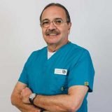 دكتور طارق صلاح الدين طبيب وجراح فم واسنان - متخصص في تجميل اسنان - اسنان بالغين - زراعة في الزمالك