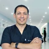 دكتور عمرو احمد منصور أخصائي اسنان في مدينة نصر