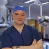 دكتور ايمن نعمان الحناوى مدرس جراحة التجميل و الحروق - القصر العينى - جامعة القاهرة في المعادي