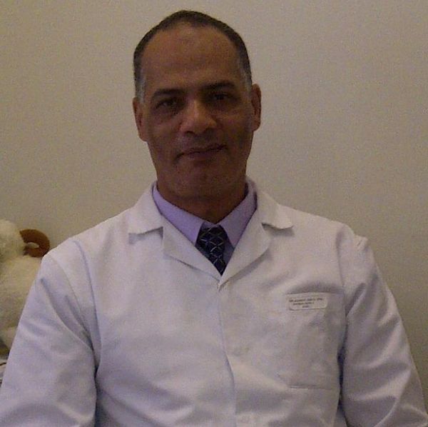 دكتور احمد ابوزيد طبيب اطفال في الدوحة الجديدة