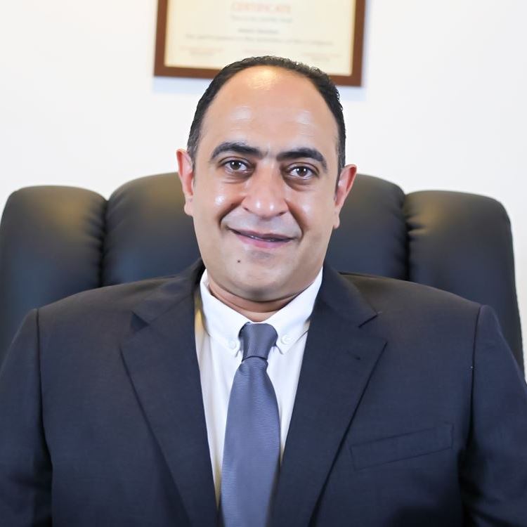 دكتور احمد عشماوي مدرس واستشاري جراحة المسالك البولية والتناسلية - كلية طب القصر في وسط البلد
