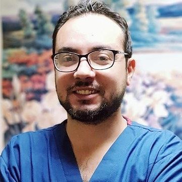 دكتور احمد منير الدرس أخصائي جراحة عمود فقري في فيصل