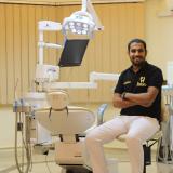دكتور محمد غنام أخصائى طب وجراحة الفم والاسنان letoile clinic في سموحة