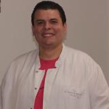 دكتور تامر كريم الشيخ طبيب امراض اسنان في شبرا