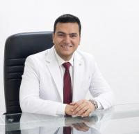 دكتور عمر عادل مدرس طب وجراحة العيون و تصحيح الابصار بالليزر بالاكاديميه الطبية العسكريه (م) في مدينة نصر