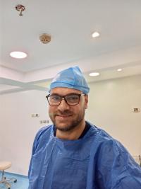 دكتور اسامة عبد الواحد فرحات استشارى اول جراحة التجميل والحروق في محطة الرمل