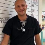 دكتور عمرو الدسوقي استشاري طب الاطفال في فيكتوريا