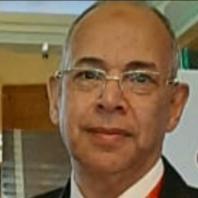 استاذ جراحة العظام والعمود الفقري