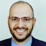 استشاري امراض الباطنه والامراض الصدرية
 وزميل كليه الاطباء الملكيه للامراض الباطنيه ( لندن )