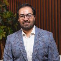 استشاري جراحات و مناظير النساء و التوليد 
مناظير بطانة الرحم المهاجرة و المناظير المتقدمة 
الحقن المجهري 
متابعة الحمل الحرج