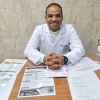 دكتور رمضان احمد رمضان استشاري جراحة العظام والمفاصل في السيوف شماعة