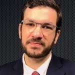 استشاري طب وجراحة العيون