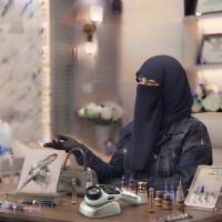 استشاري جلديه وليزر _ رئيس وحدة الليزر عيادة الجلديه التخصييه بالجيزة
