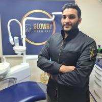 أخصائى زراعة و تجميل الأسنان