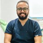 دكتور مصطفي طارق كامل أخصائي طب وتجميل وتقويم الأسنان. الدبلومة البريطانية في تجميل في فيصل