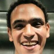 طبيب الفم والاسنان 
بكالوريوس طب الفم والاسنان