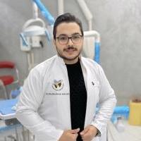 اخصائي طب الفم والاسنان