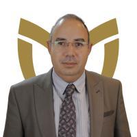 استشارى جراحة المخ والاعصاب و العمود الفقرى.