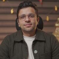 * إستشاري جراحة الأنف و الأذن و الحنجرة 
•دكتوراه جراحة الأنف و الأذن و الحنجرة وجراحات تجميل الأنف 
* مدرس بكلية الطب 
* زميل جامعة سابيينزا - روما - إيطاليا
* عضو الجمعية الإيطالية لتجميل الأنف
* زمالة كلية الجراحين الملكية ببريطانيا