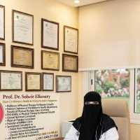 إستشارى وأستاذ العلاج الطبيعى لصحة المرأة وتأهيل عضلات قاع الحوض . جامعة القاهرة. 
 رئيس قسم صحة المرأة.
كلية العلاج الطبيعى. جامعة القاهرة. 
إستشارى العلاج الطبيعى والتغذية العلاجية وتنسيق القوام اللاجراحى. 
العيادة مخصصة للسيدات والأطفال فقط.