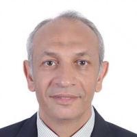 دكتور عمر محمد منصور استاذ دكتور في ميدان الجيزة