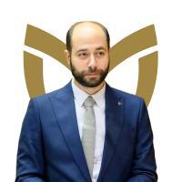 استشارى الباطنه و امراضى الكلي و زراعه الكلي.