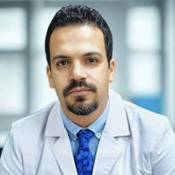 استشاري جراحة المخ والأعصاب والعمود الفقري