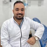 اخصائي طب وجراحة الفم و الأسنان