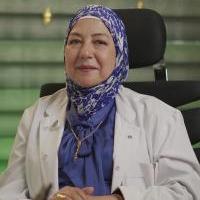 * إستشاري تركيبات و تجميل الفم و الأسنان
* خبرة أكثر من 30 عام  