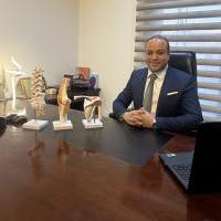 إستشاري علاج الآلام المزمنة والعلاج التداخلي المحدود بدون جراحة لآلام العمود الفقري والمفاصل والأعصاب وآلام الأورام السرطانية