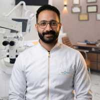 أخصائي طب و جراحة الفم و الأسنان