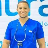 دكتور عمرو طارق استشاري زراعة الاسنان والتركيبات الثابتة بالقصر العيني جامعة في مصر الجديدة