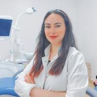 اخصائية طب وجراحة الفم والأسنان