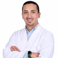 أخصائي طب و جراحة الفم و الأسنان