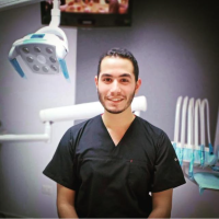 اخصائي طب وجراحة الوجه والفكين