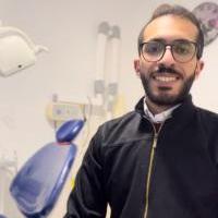 أخصائي طب الفم والأسنان