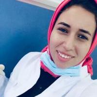 أخصائية طب الفم وتجميل الأسنان