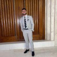 أخصائي جراحة الفم و الاسنان