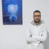 اخصائي طب جراحه الفم وتجميل الأسنان