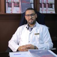 اخصائي جراحة العظام والكسور واصابات الملاعب 
والمفاصل الصناعية والمناظير