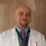 دكتور عمرو محمد إستشاري أمراض الباطنة و الكلي والسكر و الغدد الصماء - جامعة عين في مدينة نصر